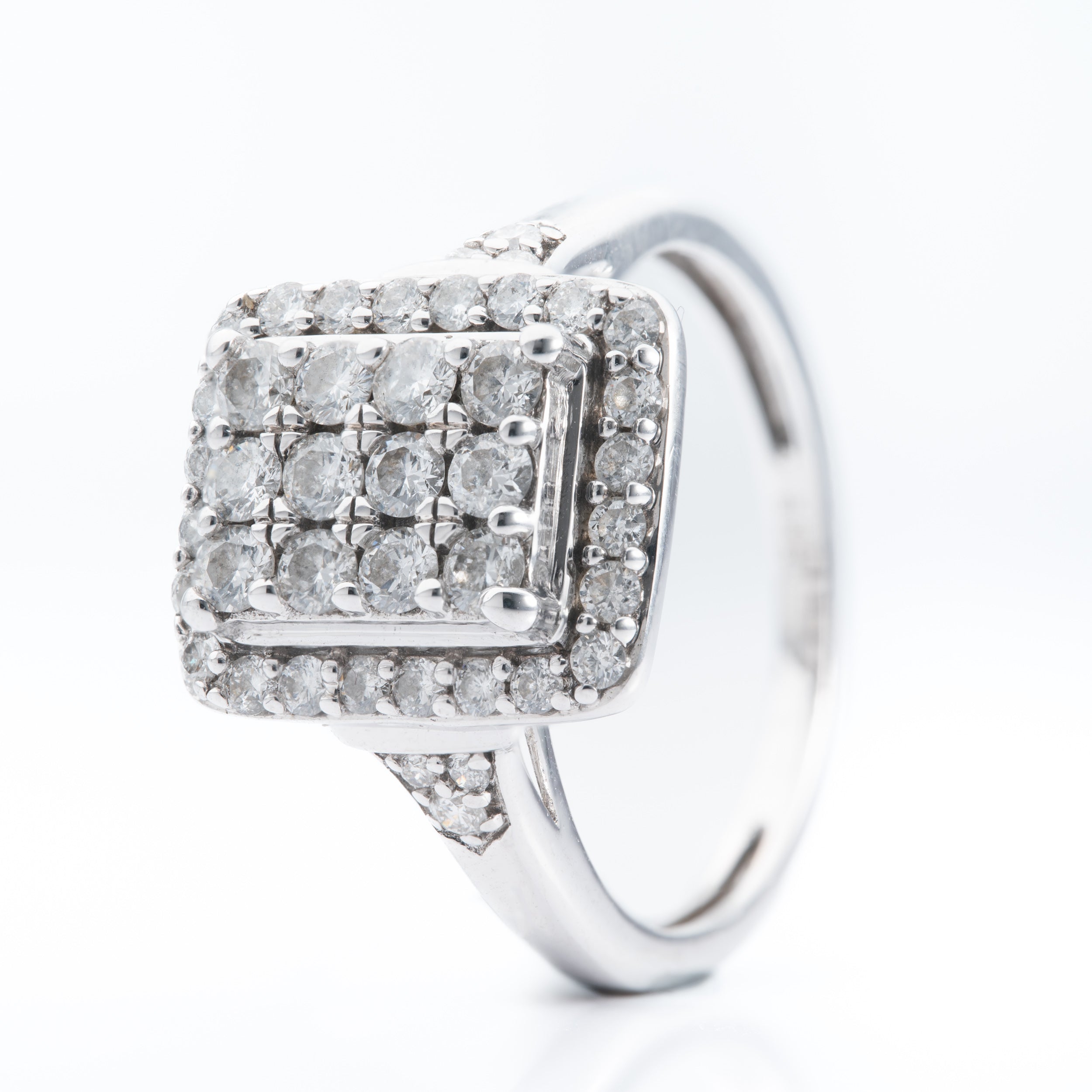 9ct White Gold multi Round Brilliant Cut Diamond Cluster Pre-Owned Ring