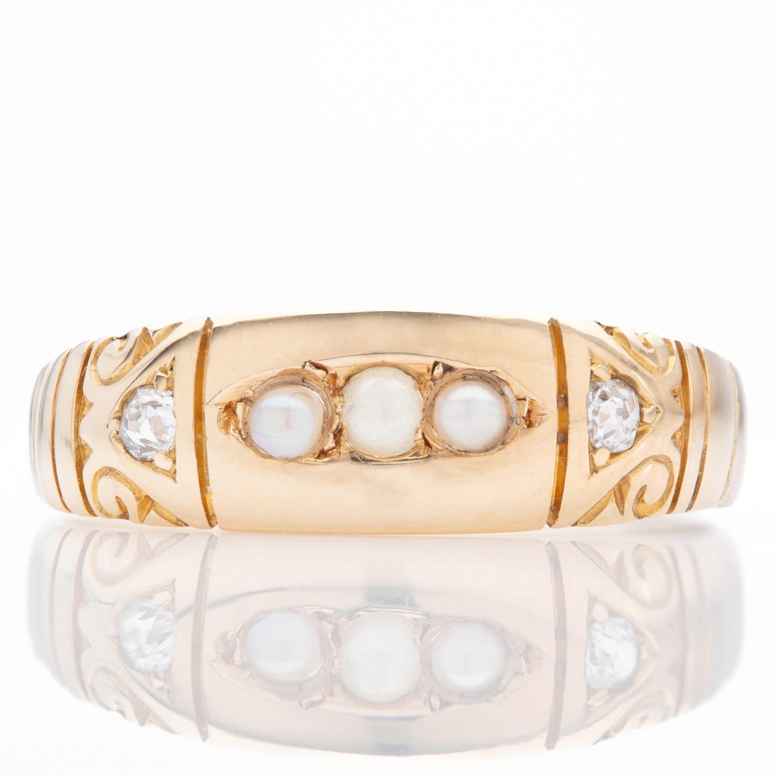 18ct Yellow Gold Pearl and Diamond patterned Band