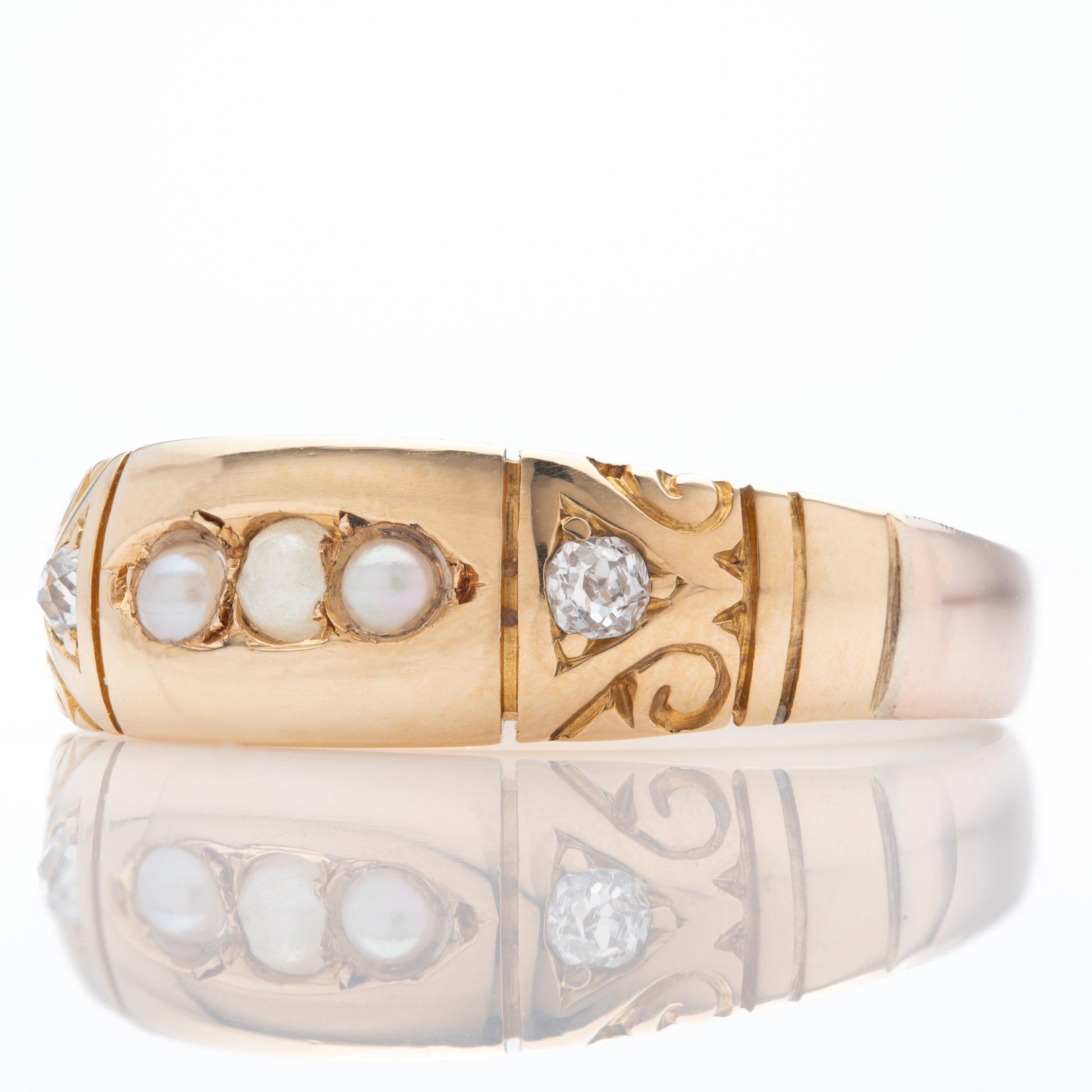 18ct Yellow Gold Pearl and Diamond patterned Band
