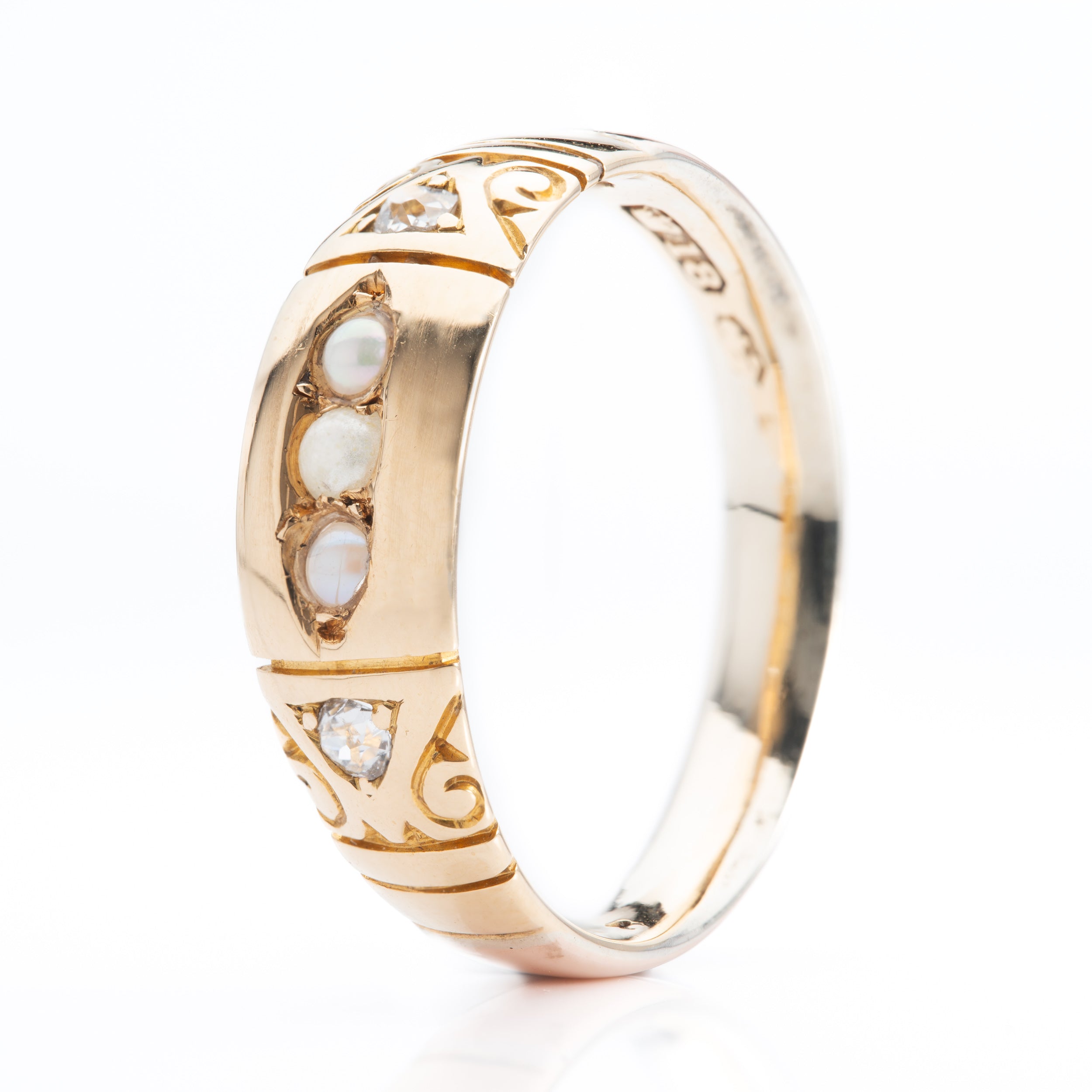 18ct Yellow Gold Pearl and Diamond patterned Band