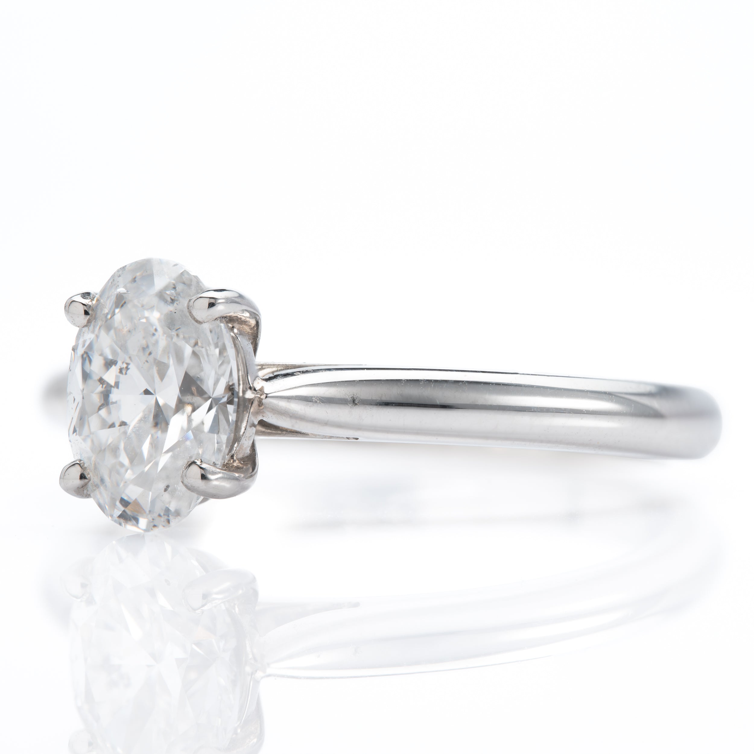 Platinum GIA Certificated 0.90ct Oval diamond Ring