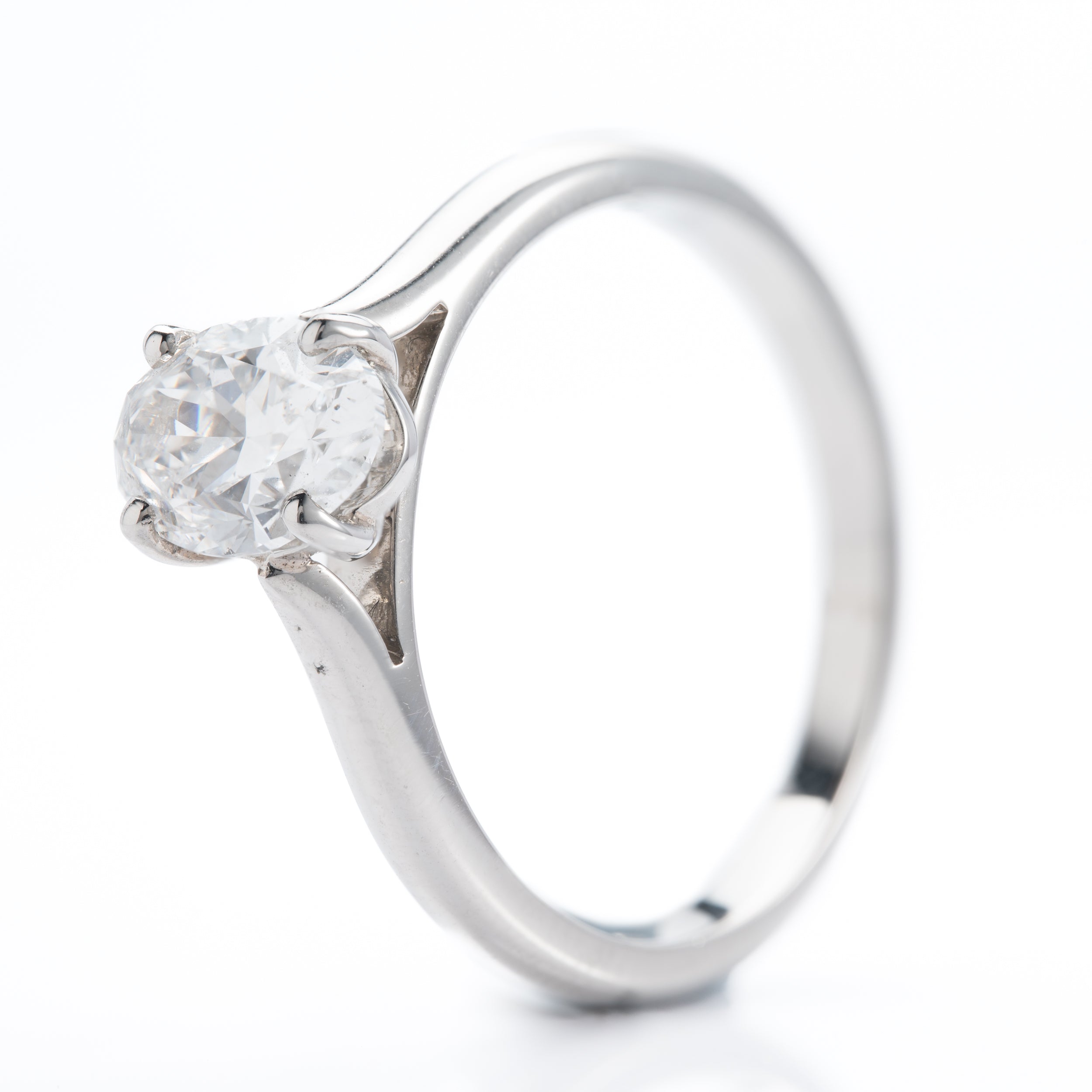Platinum GIA Certificated 0.90ct Oval diamond Ring