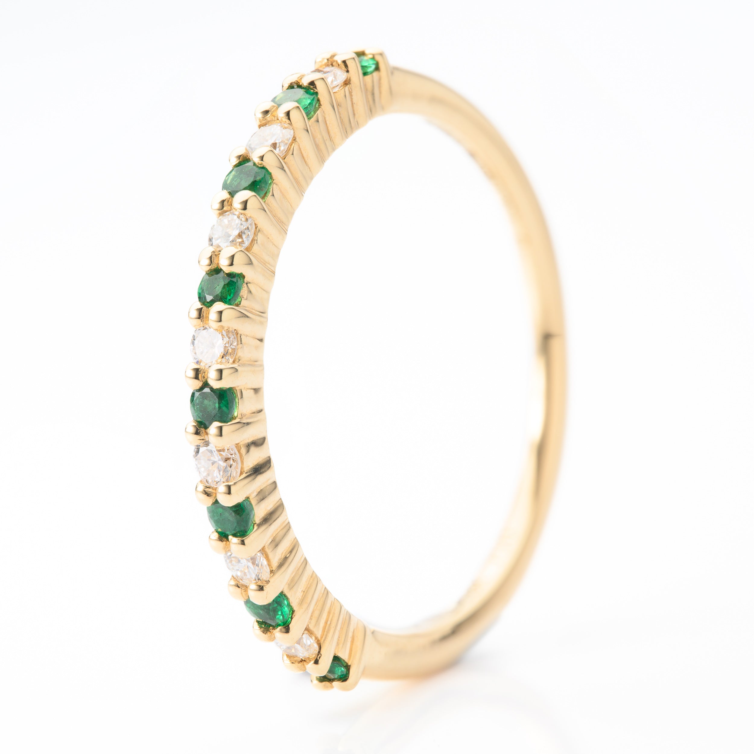 18ct Gold Round Cut Emerald and Round Brilliant Cut Diamond Half Eternity Ring