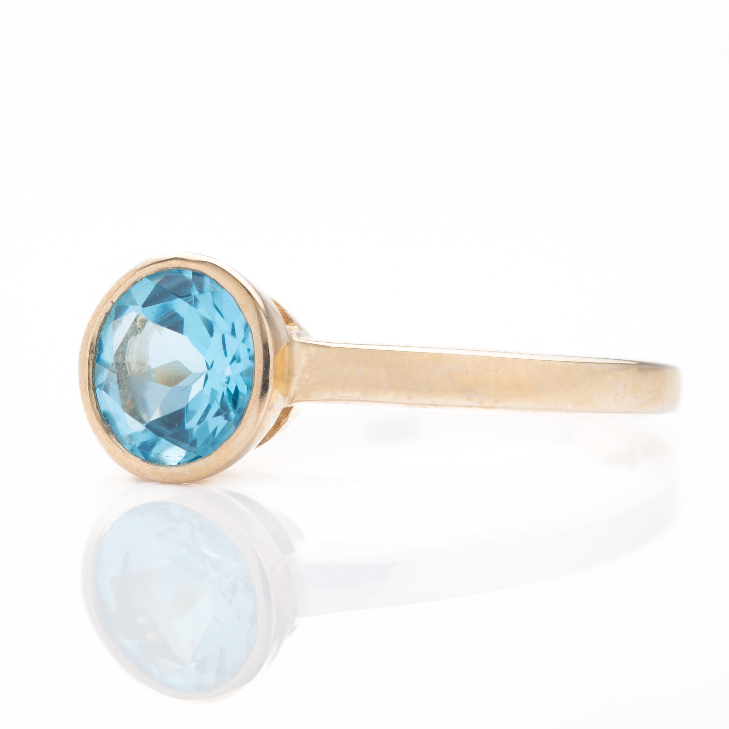 9ct Yellow Gold Round Cut Blue Topaz Ring