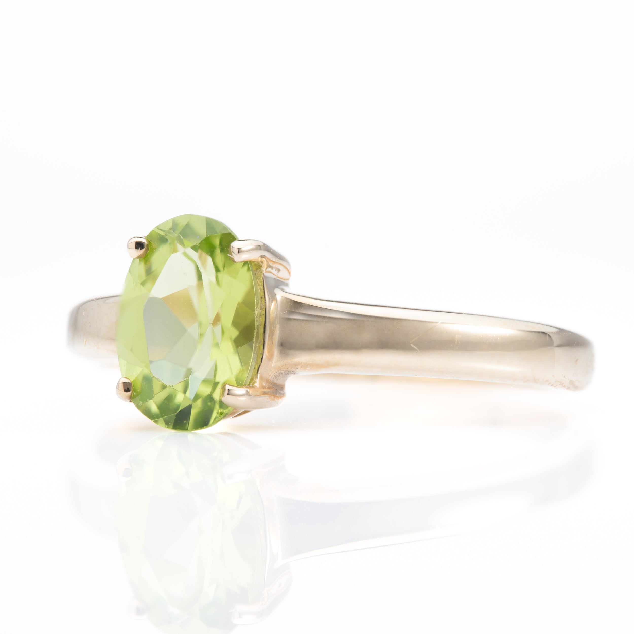 9ct Yellow Gold Oval Cut Peridot Ring