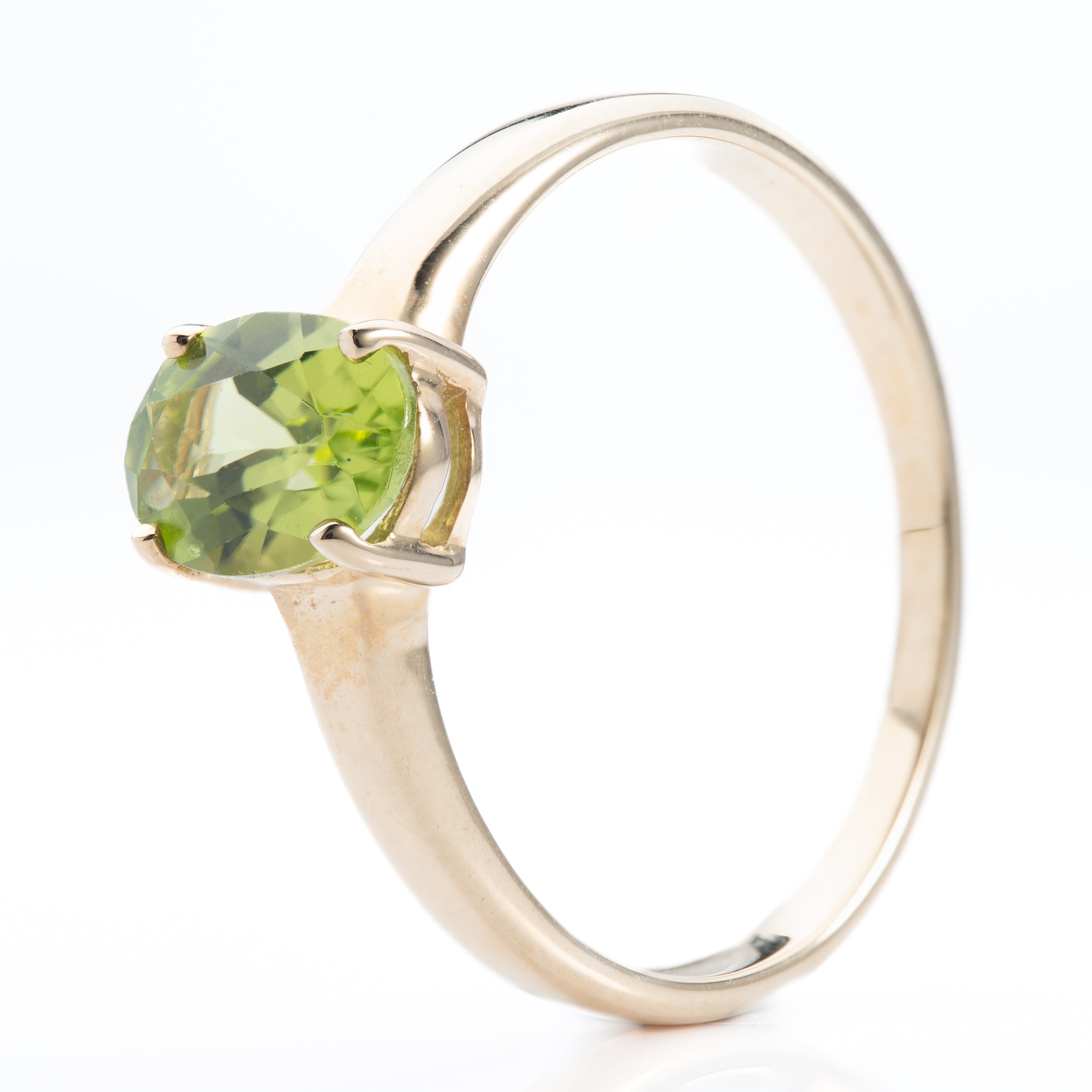 9ct Yellow Gold Oval Cut Peridot Ring