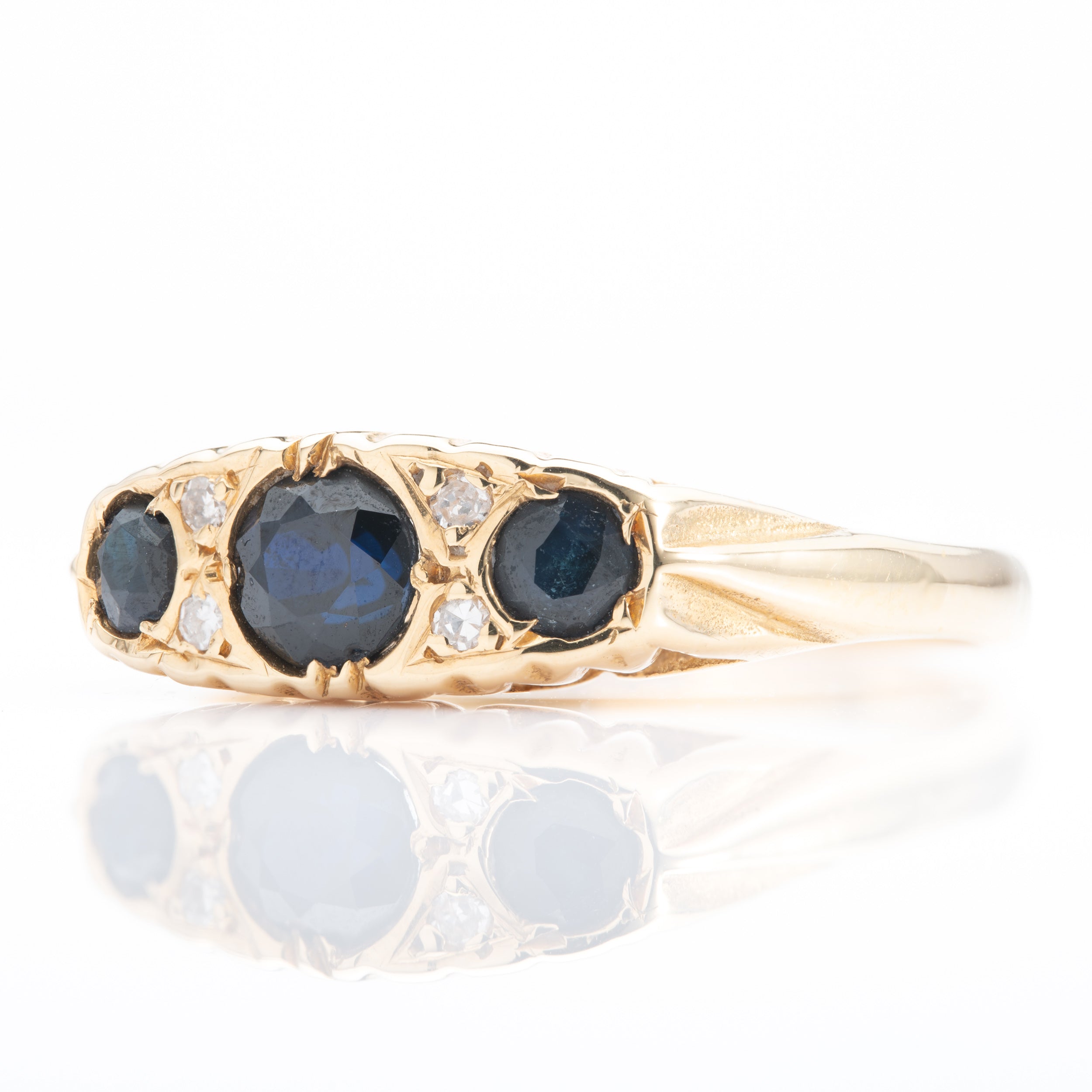 18ct Yellow Gold Sapphire & Diamond Ring