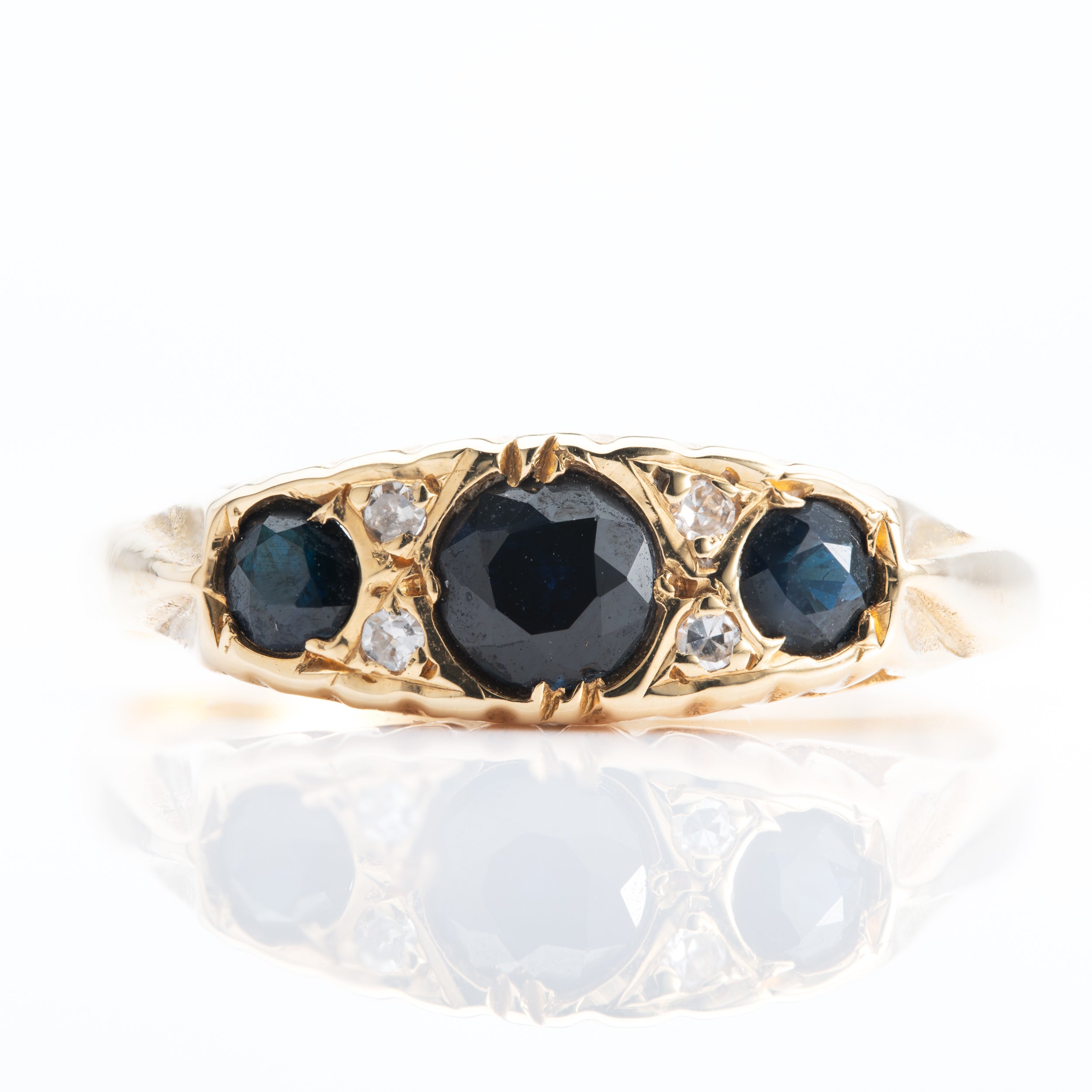 18ct Yellow Gold Sapphire & Diamond Ring
