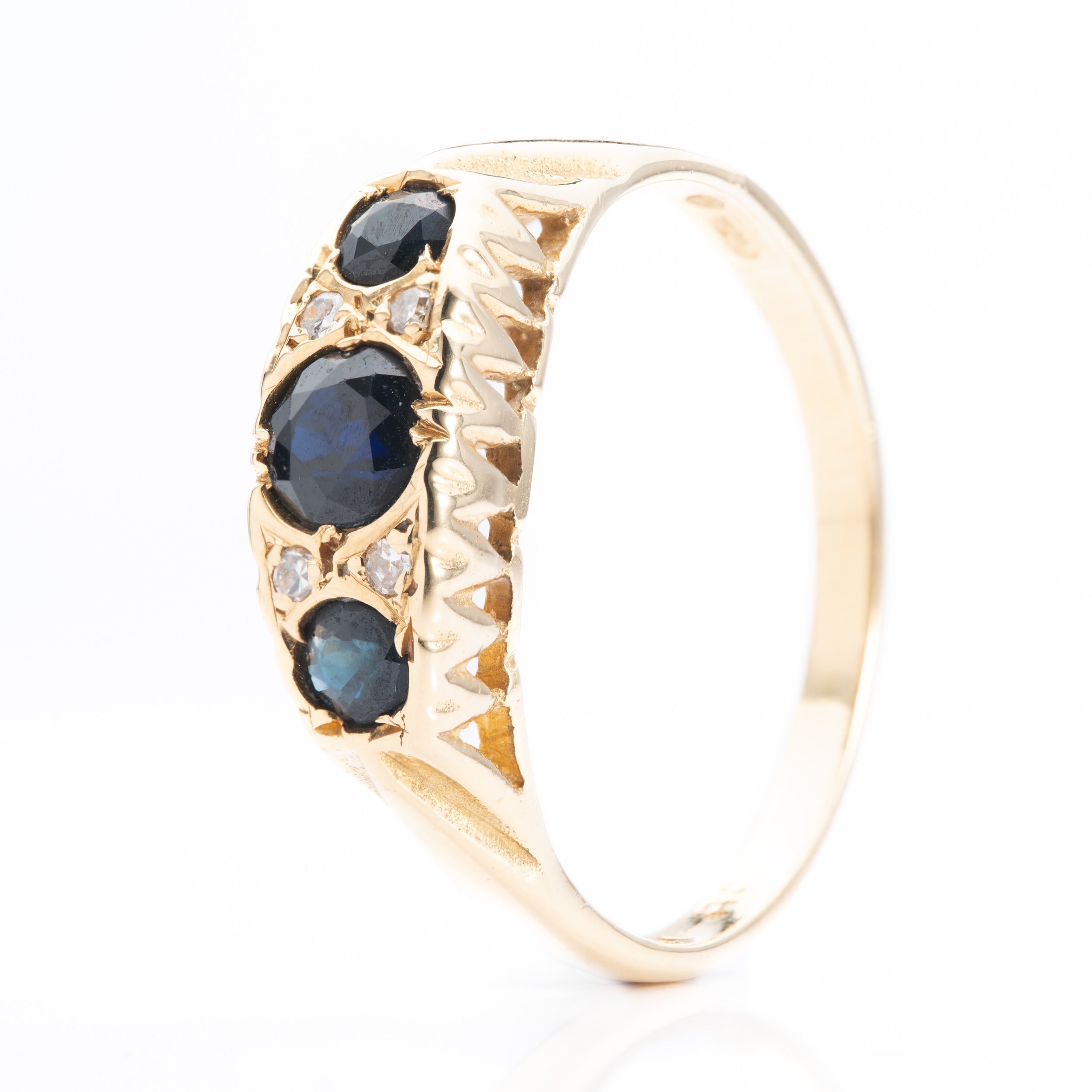 18ct Yellow Gold Sapphire & Diamond Ring