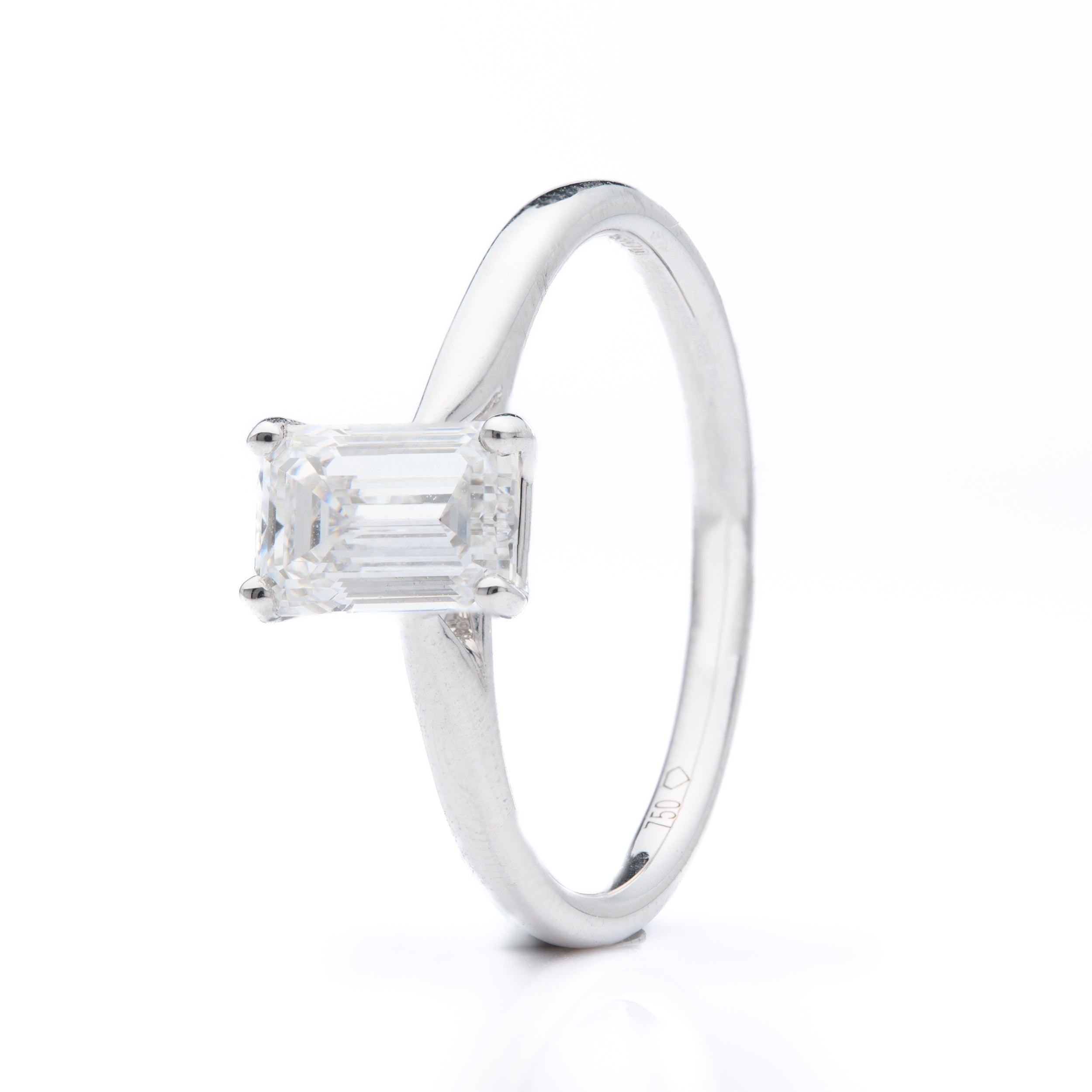 18ct White Gold Emerald Cut Lab Grown Diamond Solitaire Ring (1.00ct)