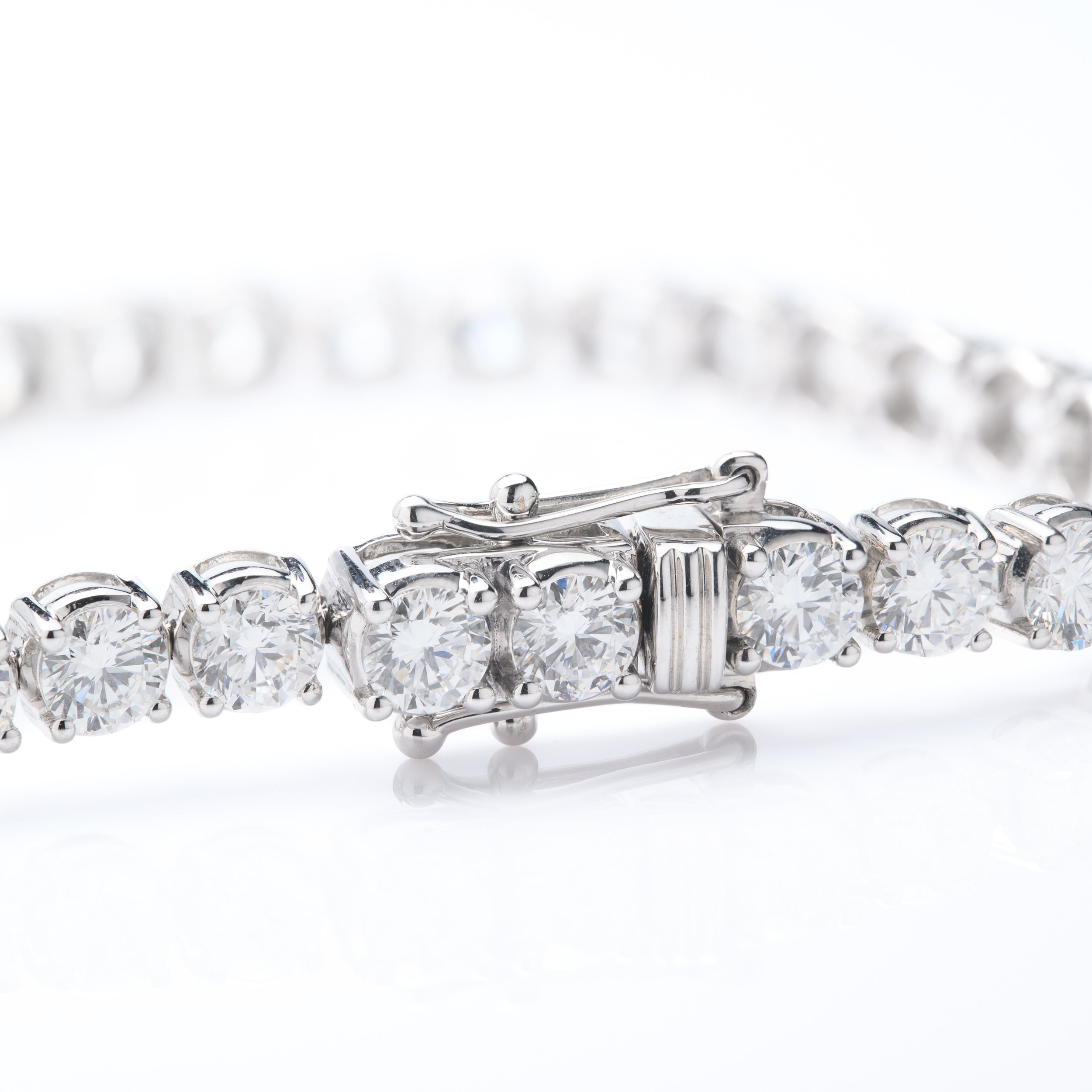 9ct White Gold Claw Set Lab Grown Diamond Tennis Bracelet