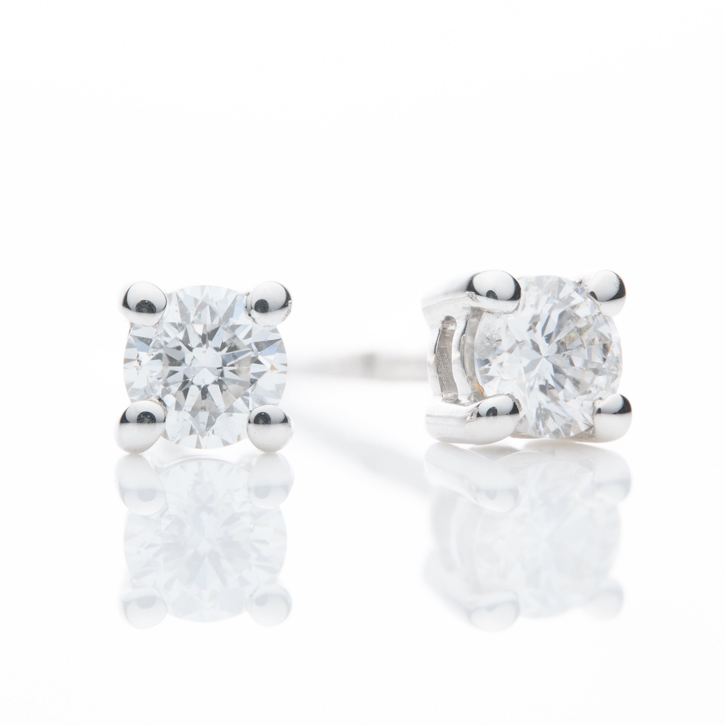 18ct White Gold Brilliant Cut Diamond Stud Earrings (0.20ct)