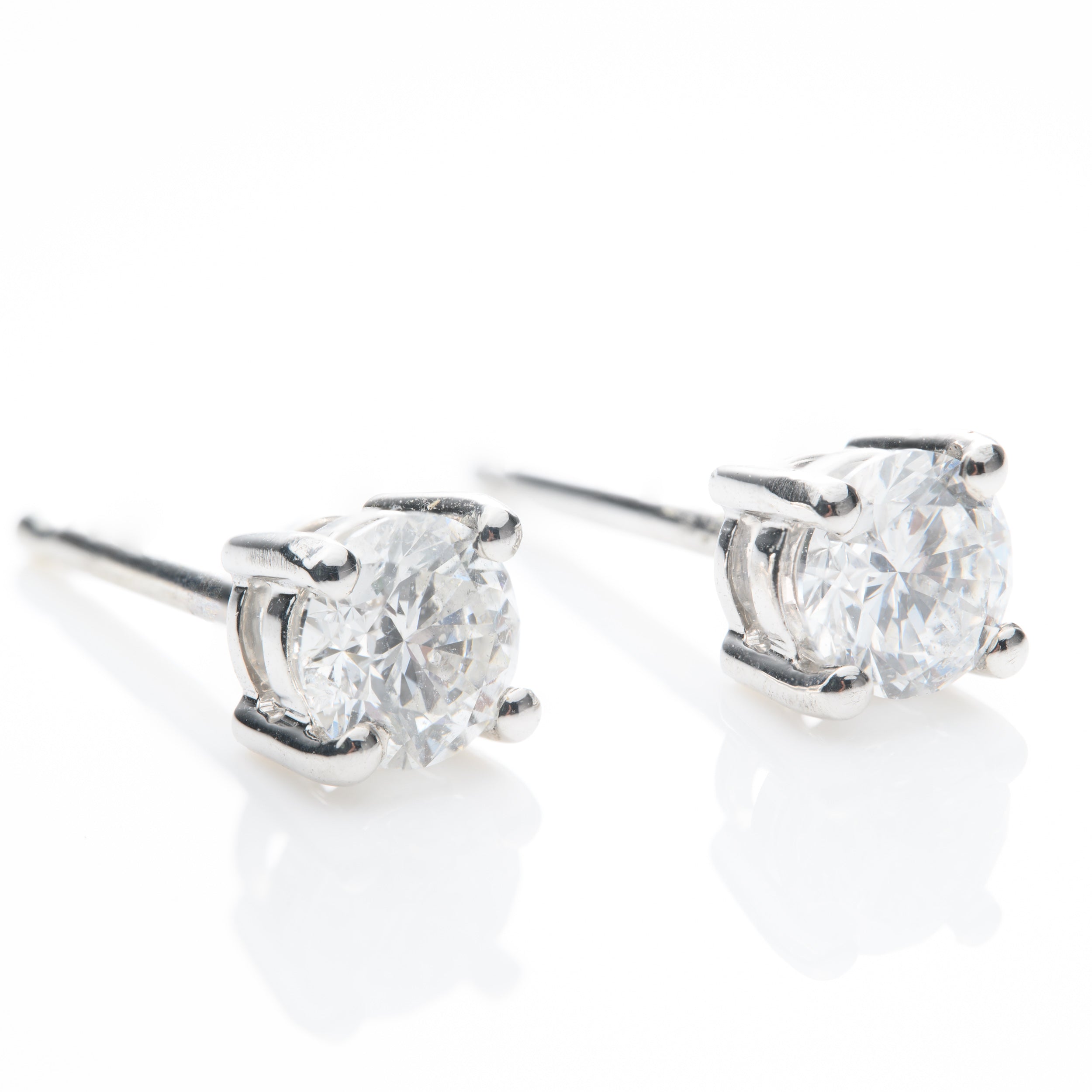 18ct White Gold Brilliant Cut Diamond Stud Earrings (0.61ct)