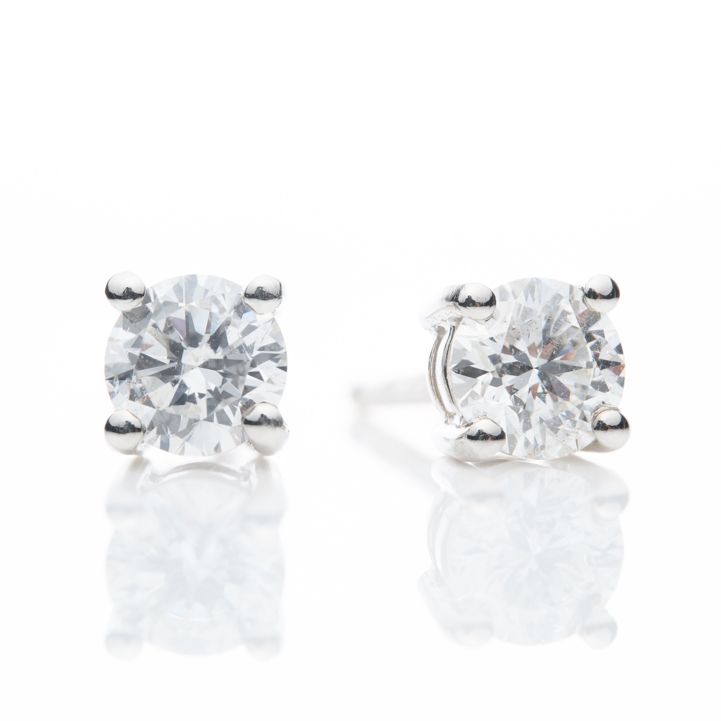 18ct White Gold Brilliant Cut Diamond Stud Earrings (0.61ct)