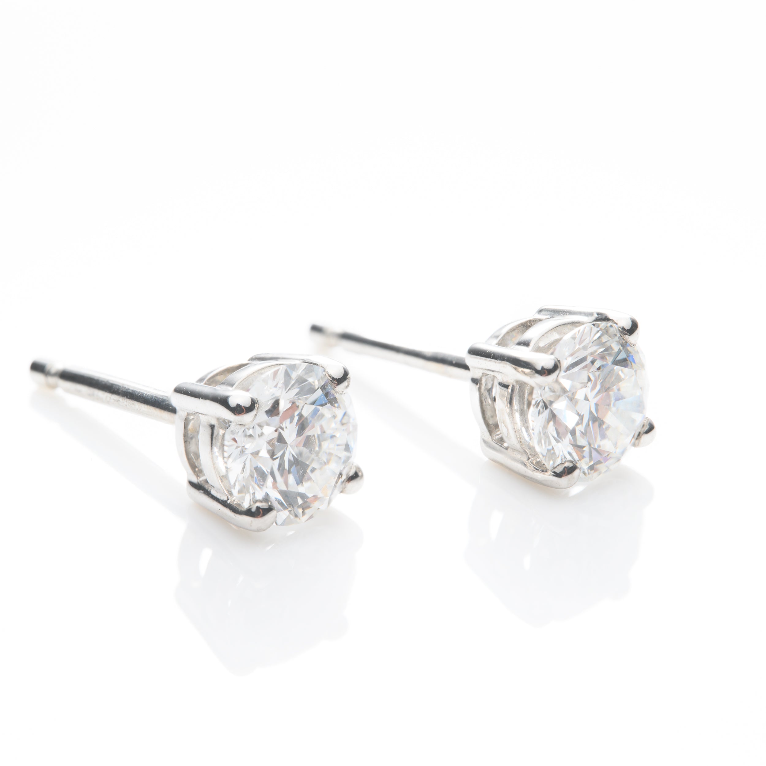 18ct White Gold Brilliant Cut Diamond G1A Certified Stud Earrings
