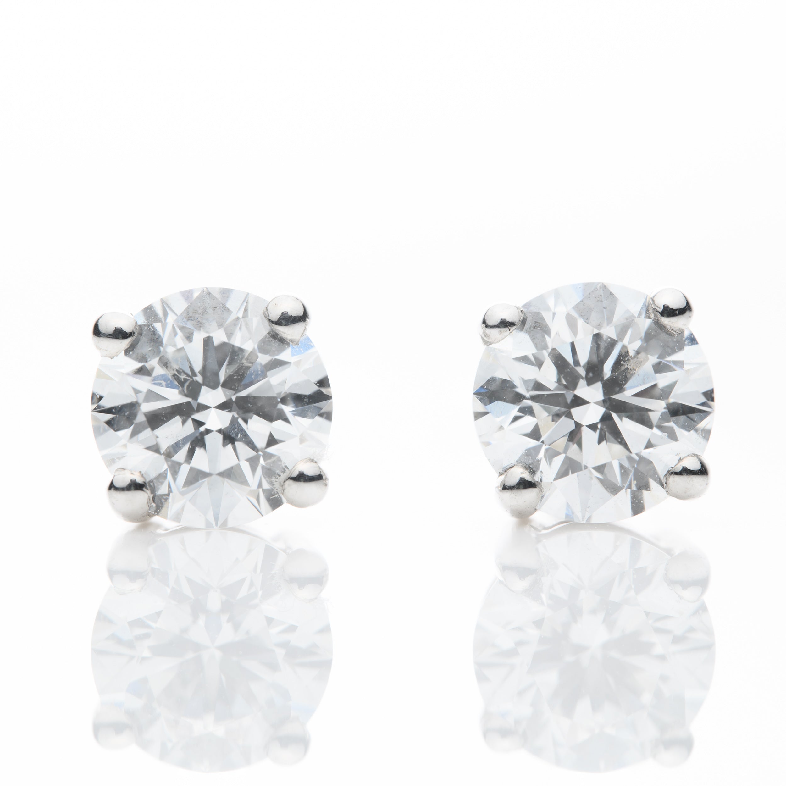 18ct White Gold Brilliant Cut Diamond G1A Certified Stud Earrings