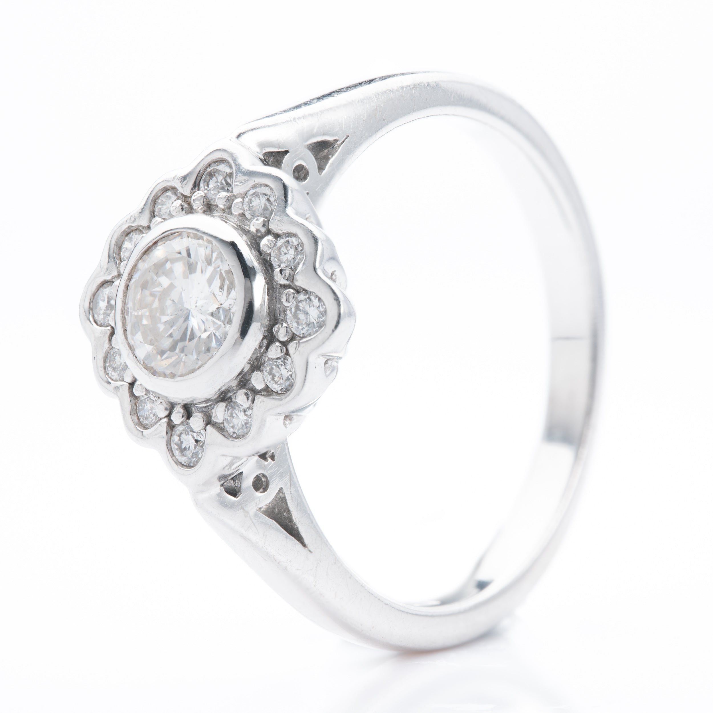 18ct White Gold Diamond Cluster Ring