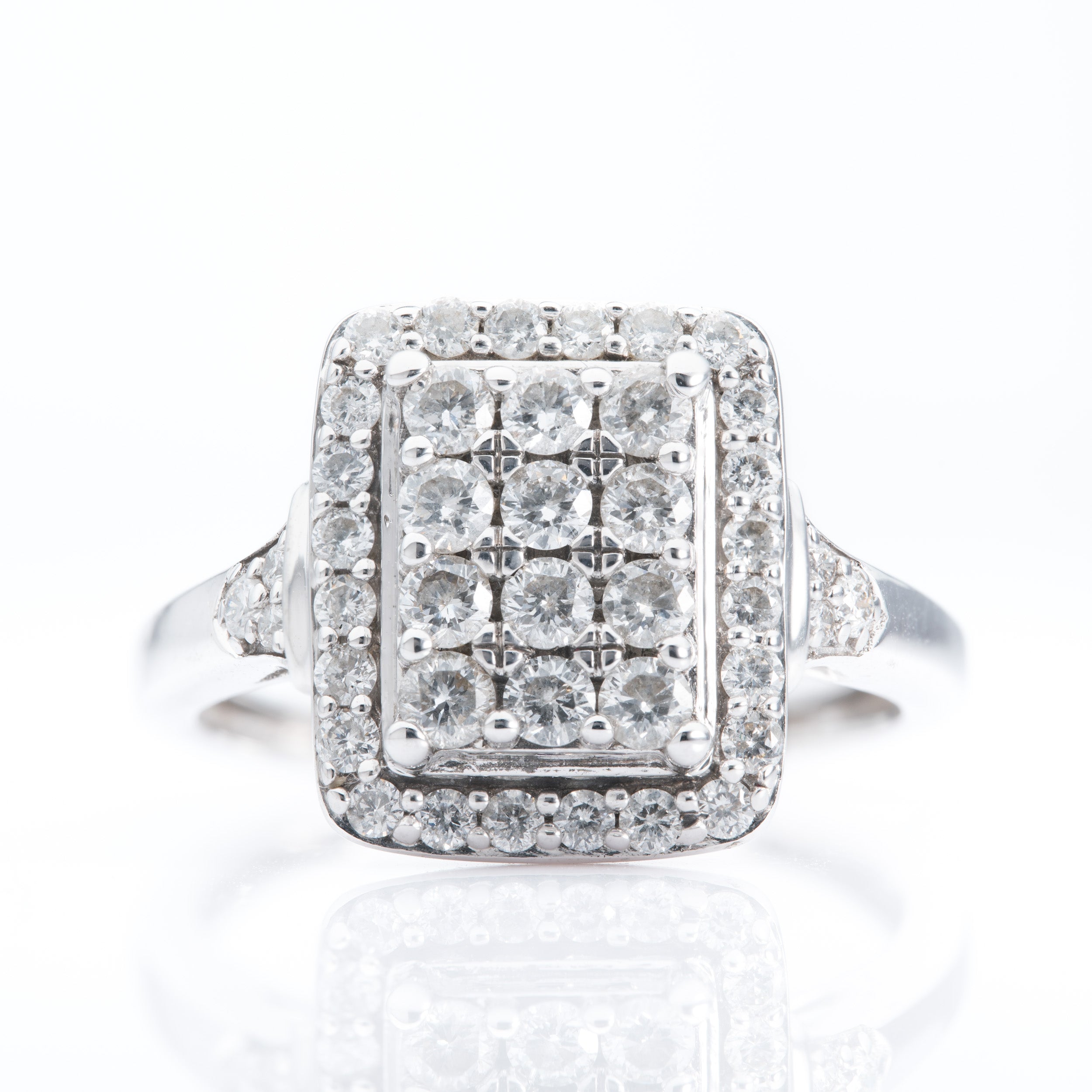 9ct White Gold multi Round Brilliant Cut Diamond Cluster Pre-Owned Ring