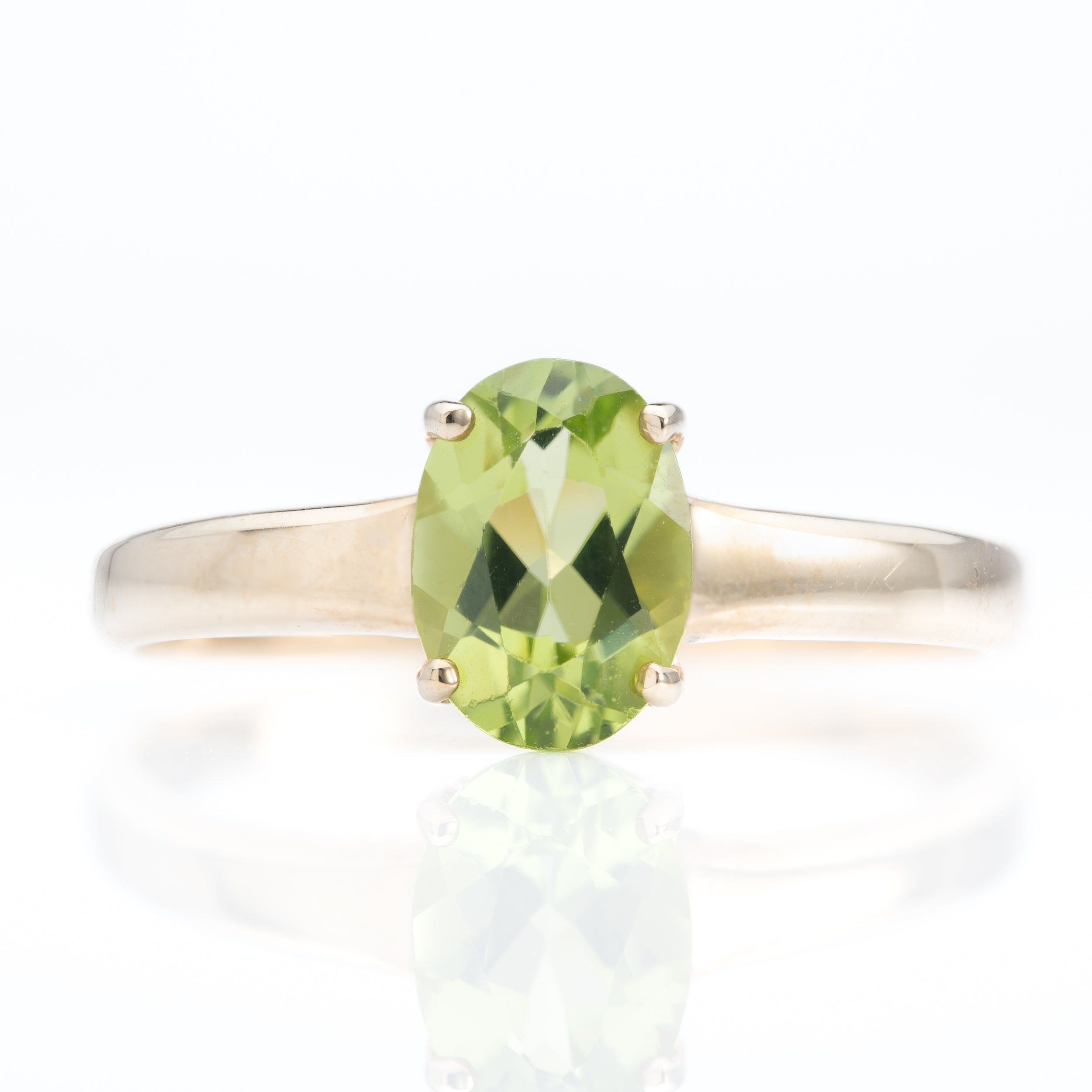 9ct Yellow Gold Oval Cut Peridot Ring