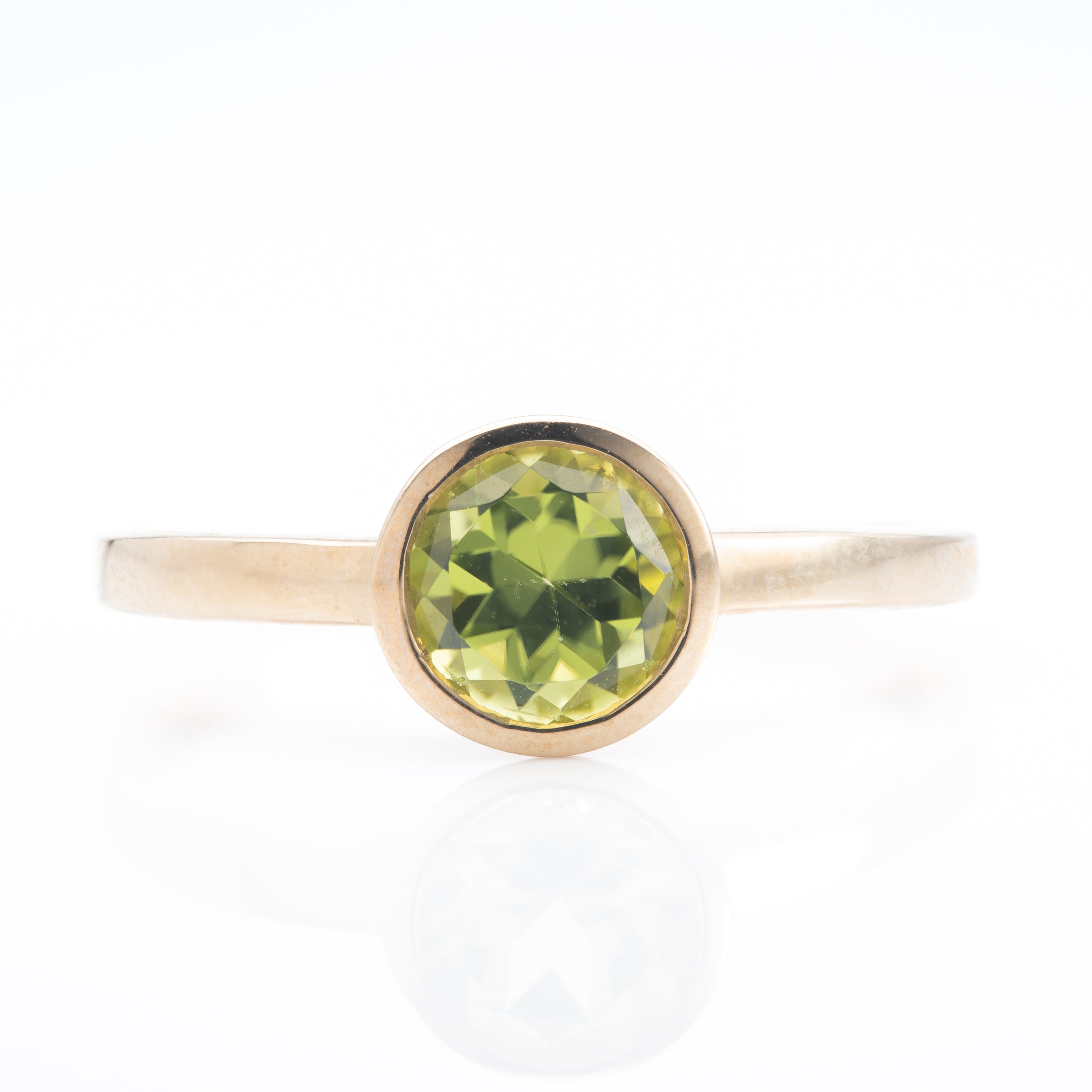 9ct Yellow Gold Round Cut Peridot Ring