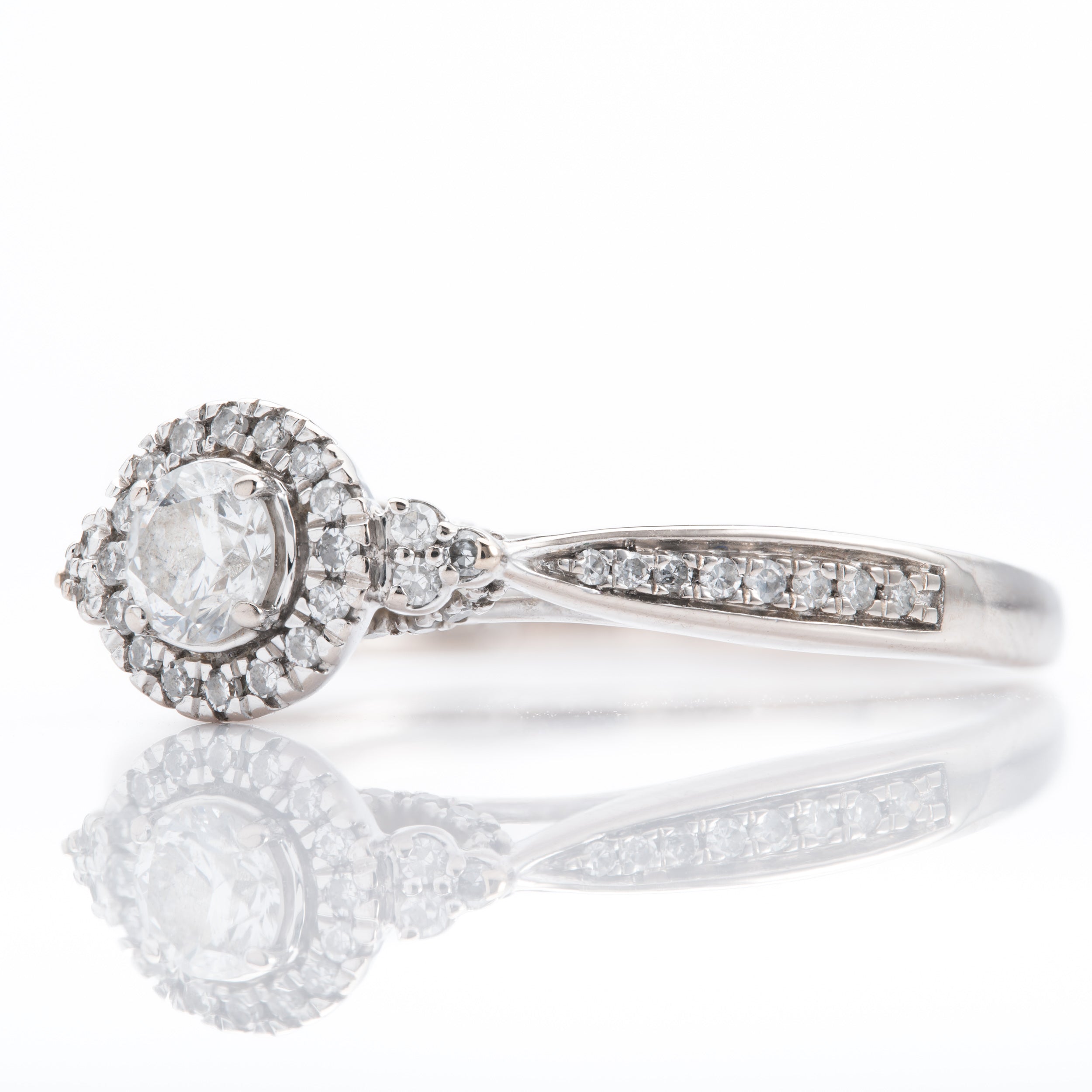 18ct White Gold Round Diamond Halo Cluster Ring