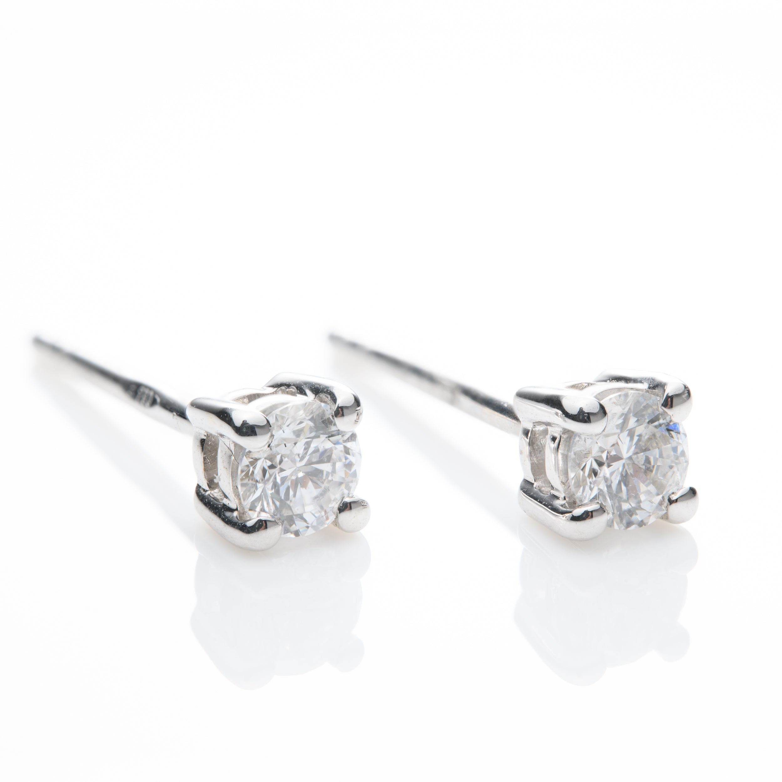18ct White Gold Brilliant Cut Diamond Stud Earrings (0.20ct)